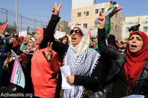 Women demonstration, Qalandiya checkpoint, West Bank, 7.3.2015